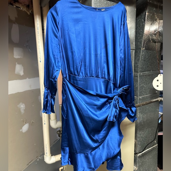 Dress - Picture 1 of 3